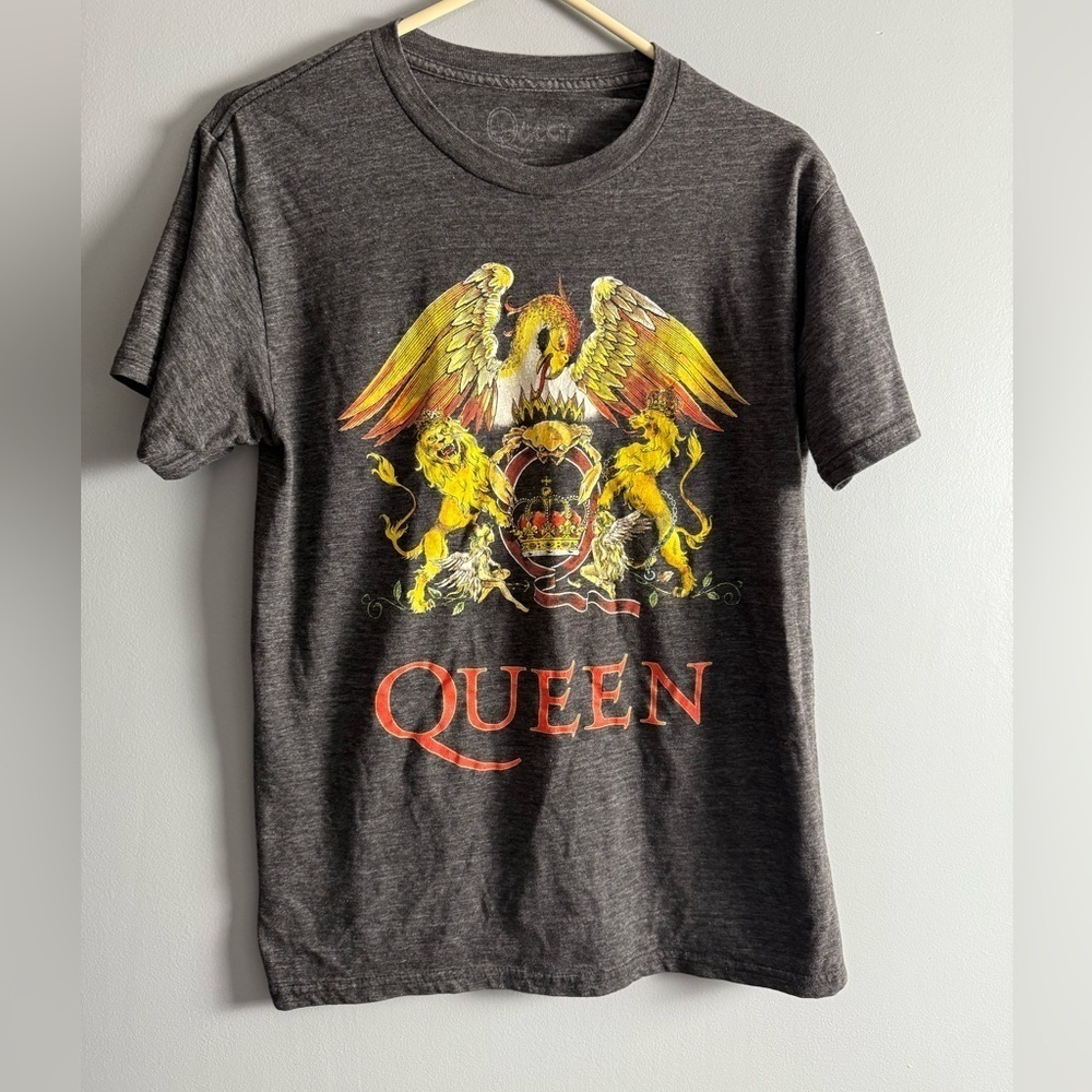 QUEEN Heathered Gray Short Sleeve Unisex Graphic Tee TINY Flaw Sz M 18" PTP
